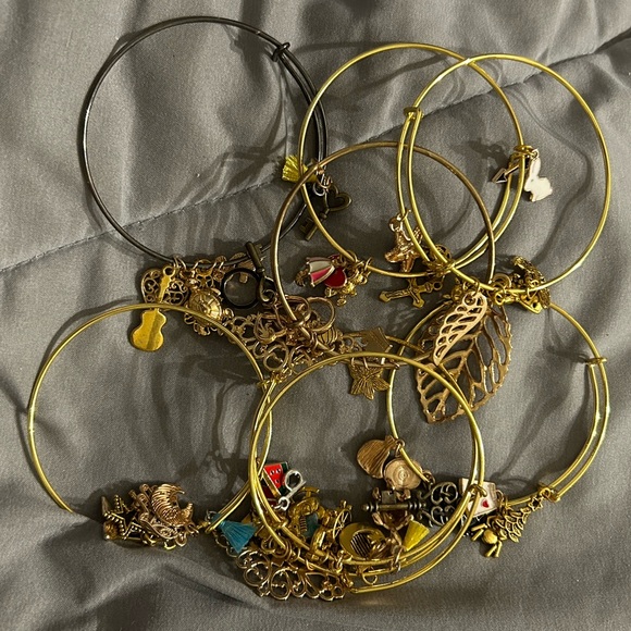 I wanted to try selling bracelets/bangles as start. - Picture 7 of 8